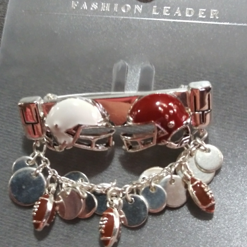 Fasion Leader GAME DAY Pendant/Broach Burg/White